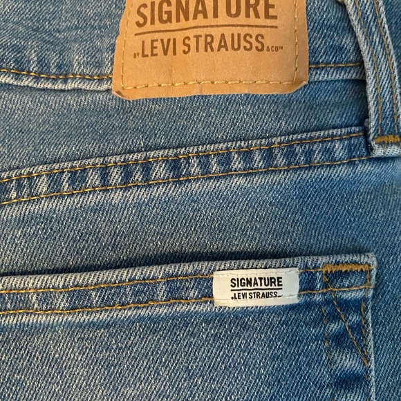 Signature by Levi Strauss Light Blue Flare Jeans - Picture 3 of 8